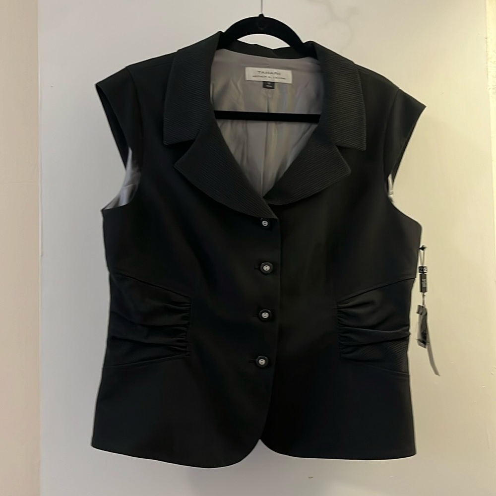 NWT Tahari Sleeveless Blazer size 12